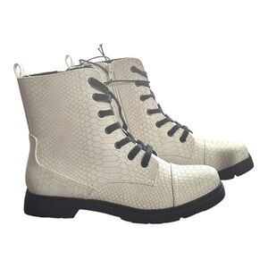 Arizona Jean Co. Queen Cream Combat Boots, Size 8 Medium, NWT / NIB